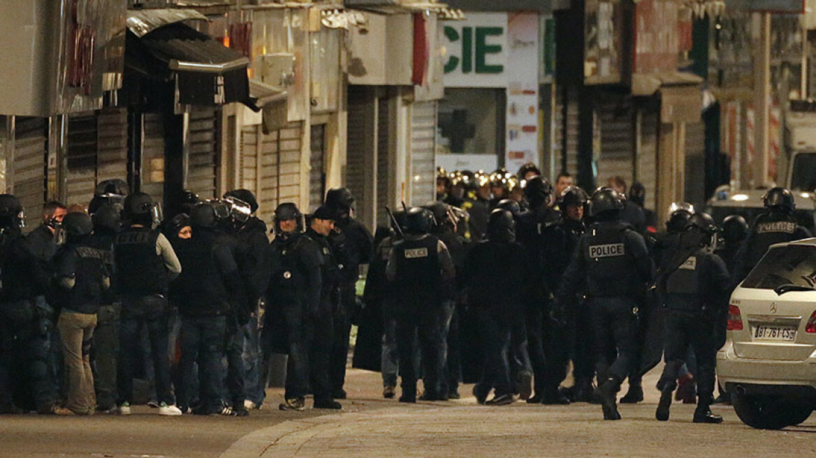 Βίντεο: Η στιγμή της επιδρομής στο διαμέρισμα με τους τρομοκράτες στο Παρίσι